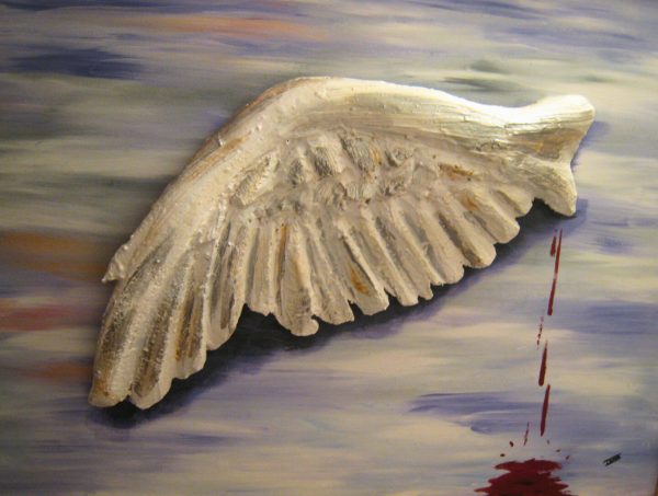 ¿Qué fue de tu ángel?  (o cómo una ala arrancada cuenta mil historias)