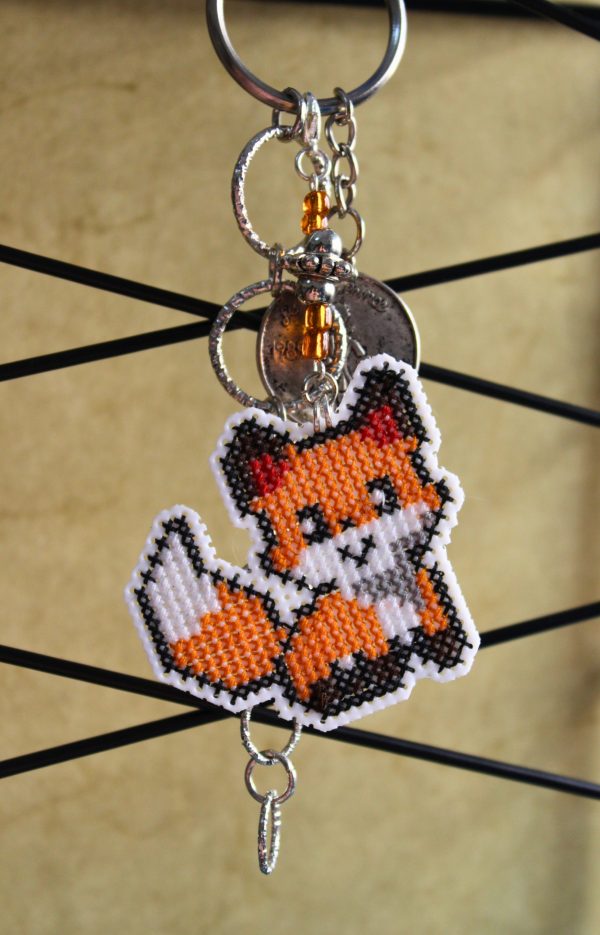 Amuleto bordado a punto de cruz del zorro del Principito hecho a mano