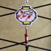 Amuleto bordado a punto de cruz de farolillo japonés hecho a mano