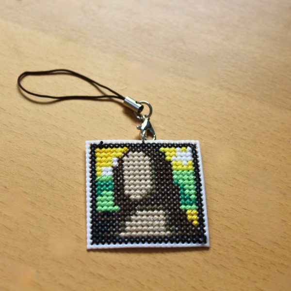 Amuleto bordado Mona Lisa a punto de cruz Amuleto bordado a punto de cruz inspirado en La Mona Lisa hecho a mano