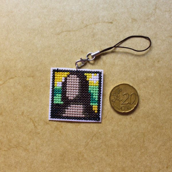 Amuleto bordado Mona Lisa a punto de cruz Amuleto bordado a punto de cruz inspirado en La Mona Lisa hecho a mano