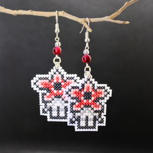 Pendientes frikis del Demogorgon bordados a punto de cruz hechos a mano