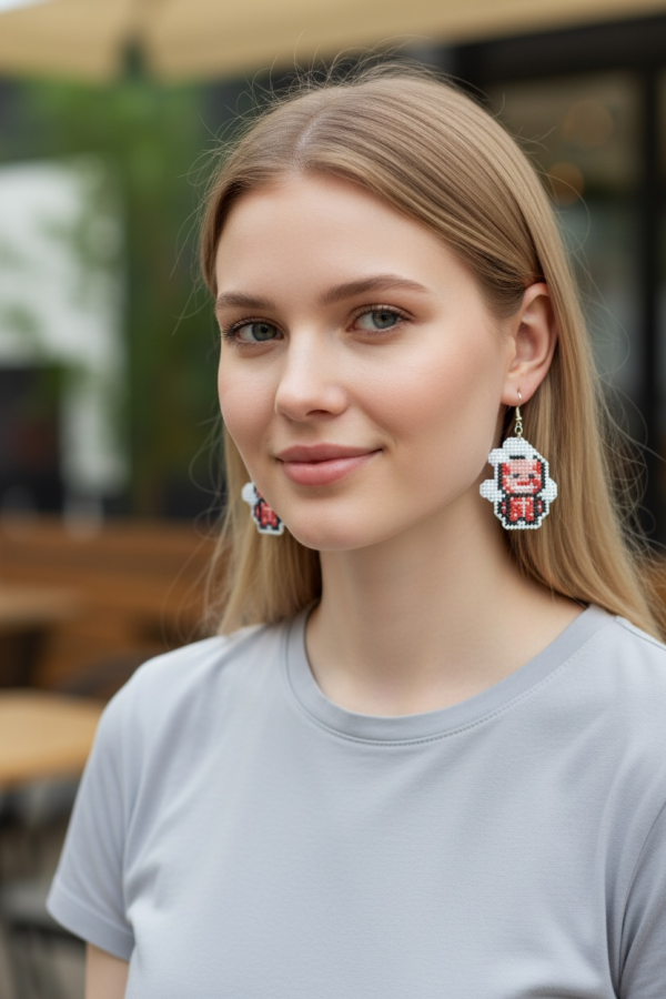 Pendientes frikis de Levi y Titán bordados a punto de cruz hechos a mano