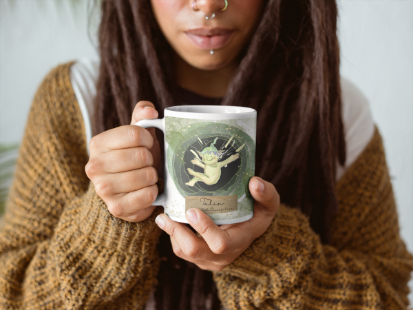 Taza con ilustración del Libro Azul de los Secretos