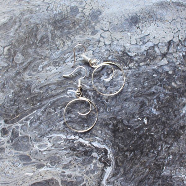 Pendientes Sin Contexto (versión mar)  (un círculo, una ola y mil historias)